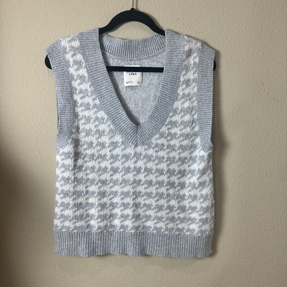 ABERCROMBIE & FITCH Super Soft Houndstooth Plaid Sweater Vest Size Small Grey - Picture 2 of 9